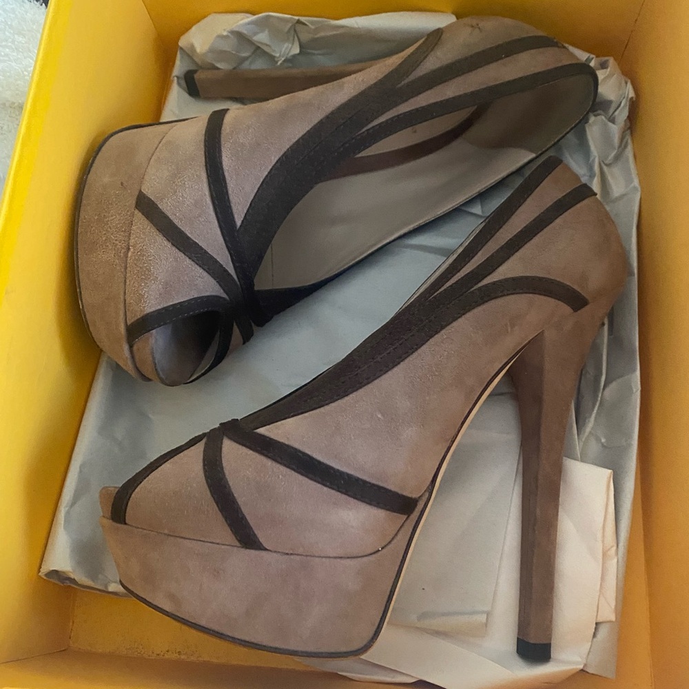 Fendi 38.5 Spuntata camoscio.